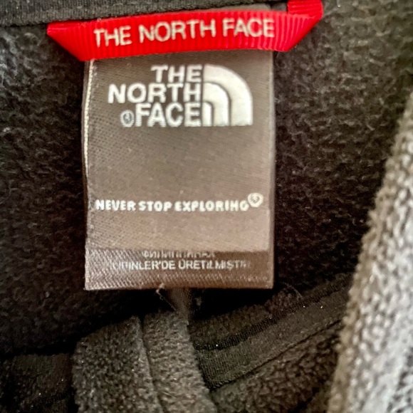 The North Face Women’s Black Pullover Fleece - Picture 3 of 6